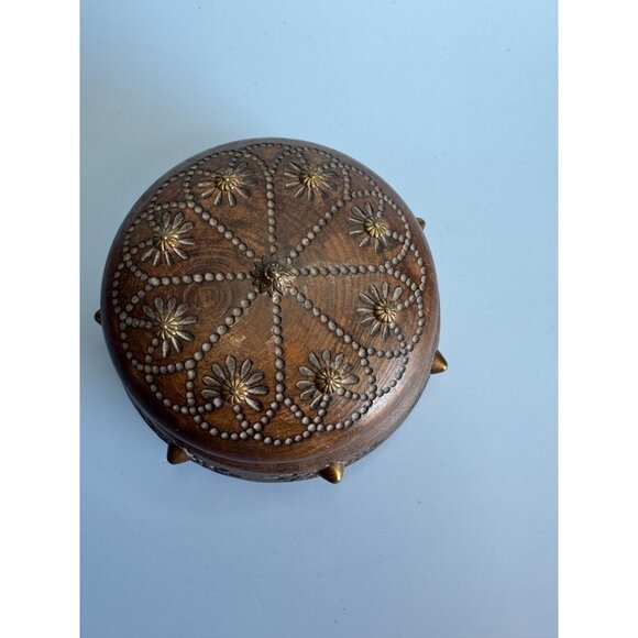 Antique Savoy Round Wooden Trinket Box With Brass Accents & Floral Design Circa - Picture 6 of 9